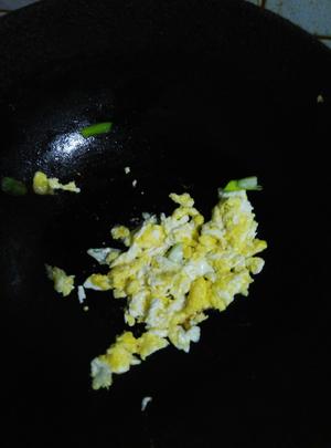 蘑菇炒鸡蛋【快手菜】的做法 步骤2