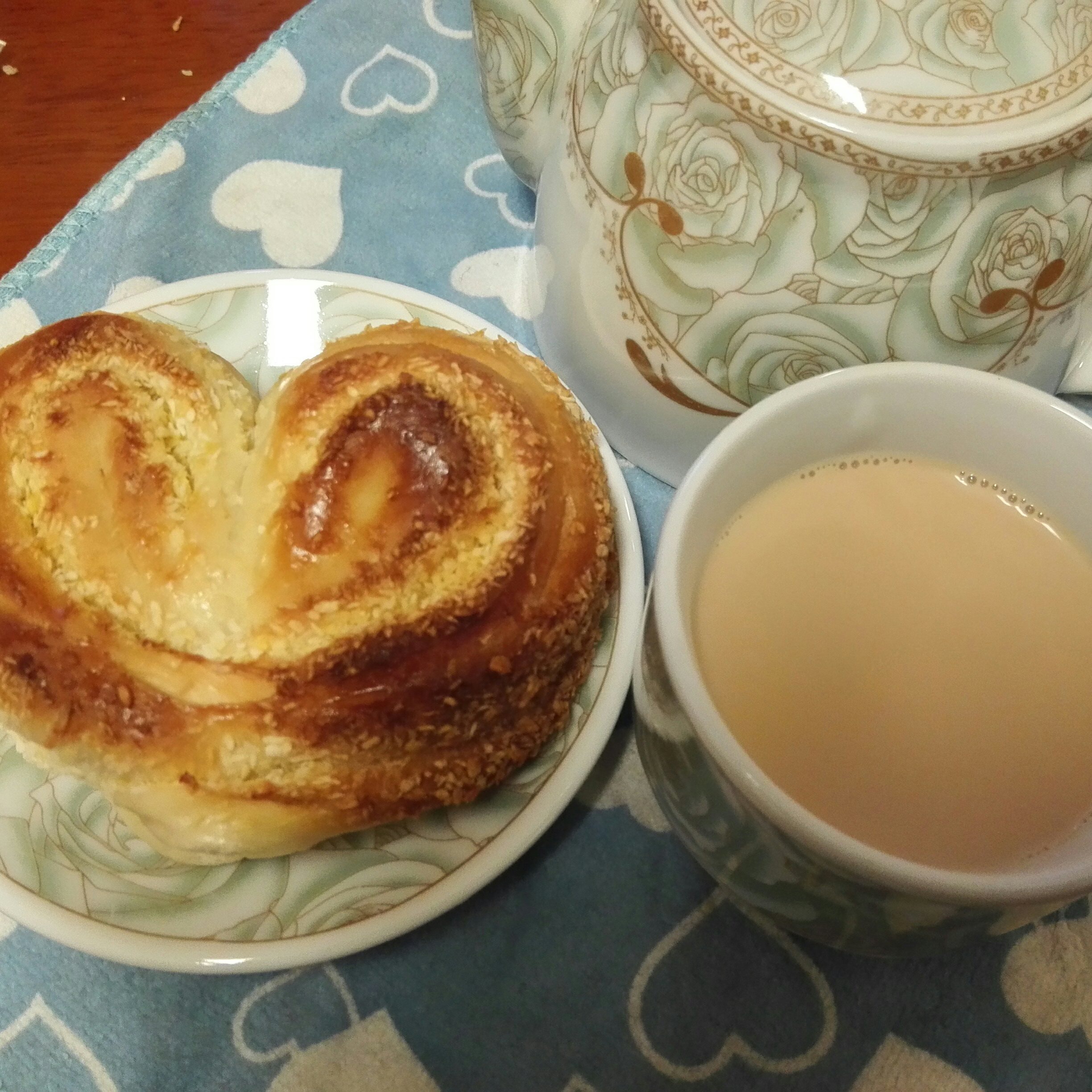 心形椰蓉面包+香草奶茶