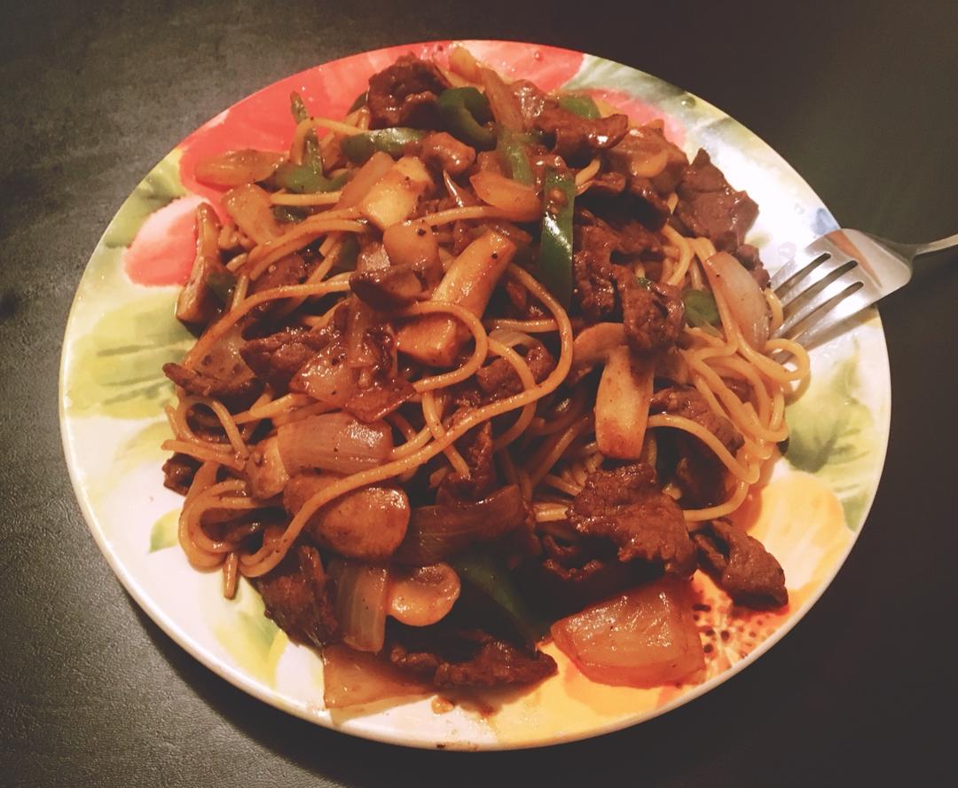 黑椒牛柳炒意面
