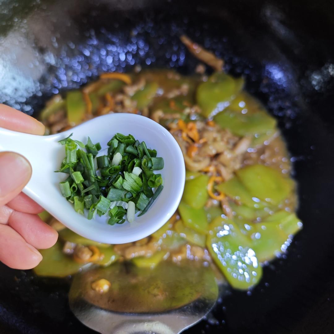 鲜松茸菌汤调味莴苣虫草花炒肉丝，味道真的很鲜美的做法 步骤22