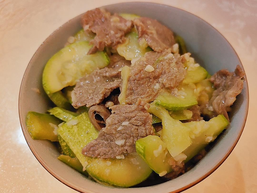 5分钟上桌好吃舔盘西葫芦炒牛肉