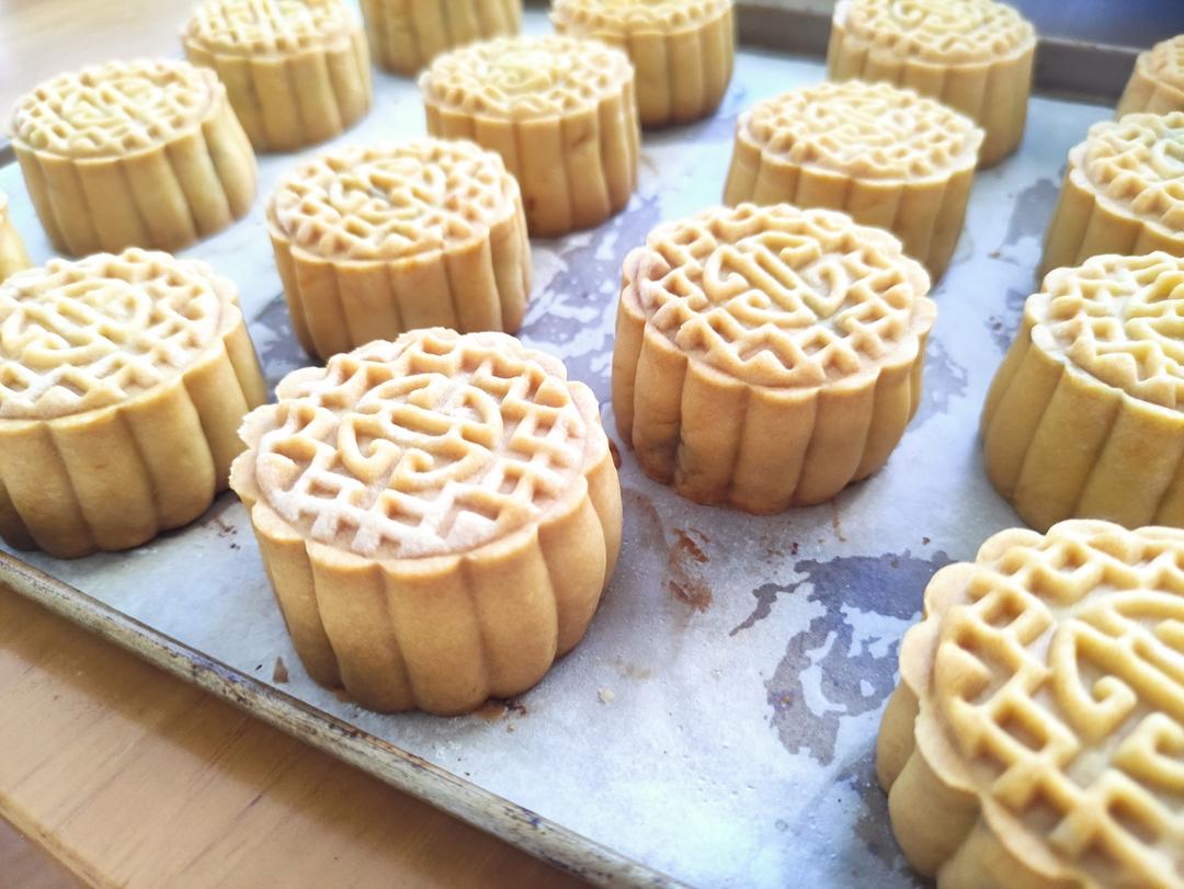 广式月饼—蛋黄莲蓉月饼