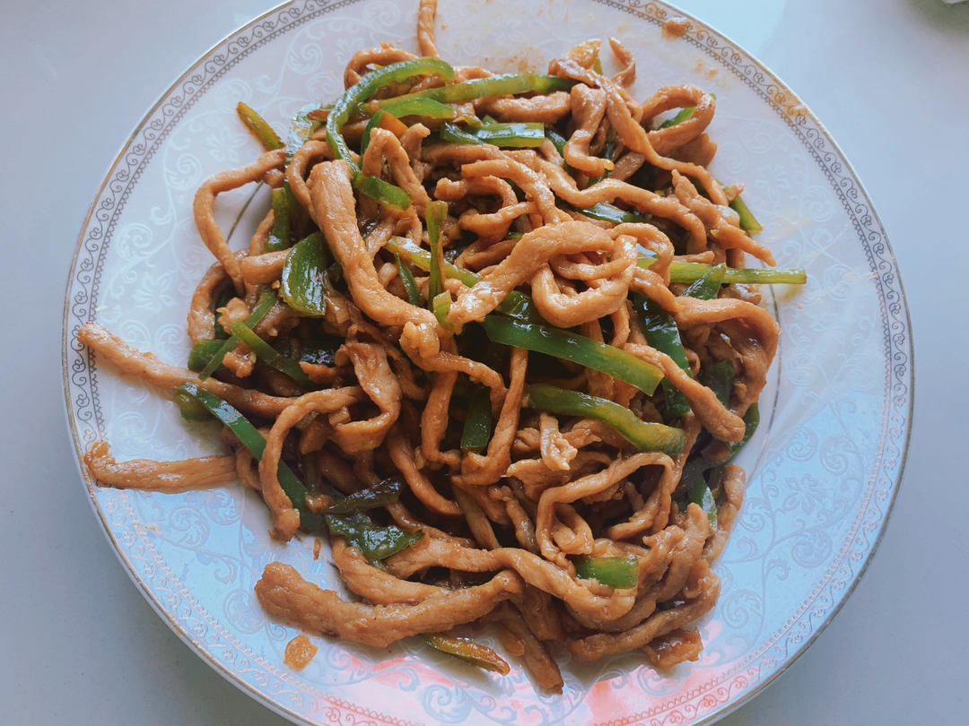 巨下饭的尖椒肉丝好吃得一碗接一碗