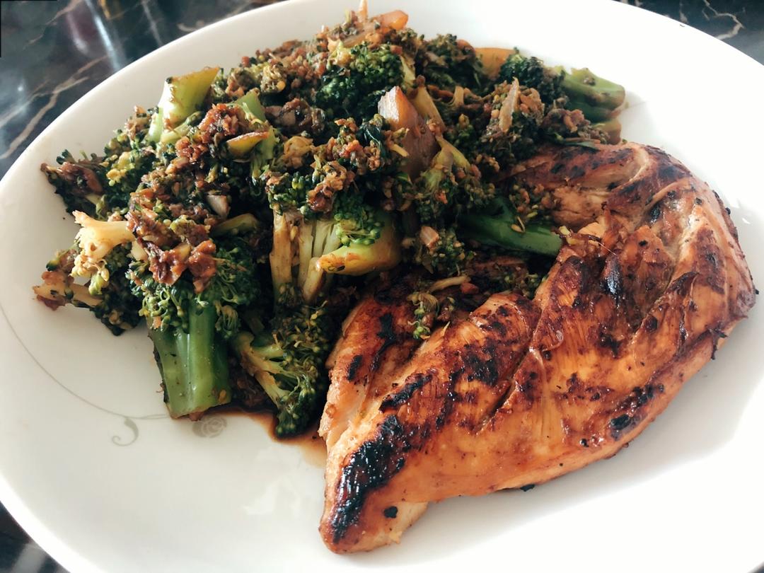 酷炫屌炸天好吃的煎鸡胸肉（香蒜蜂蜜煎鸡胸肉）