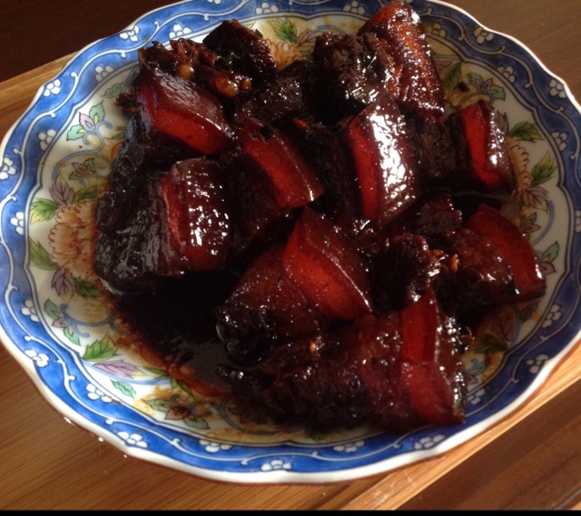 吃着碗里望着锅里的红烧肉