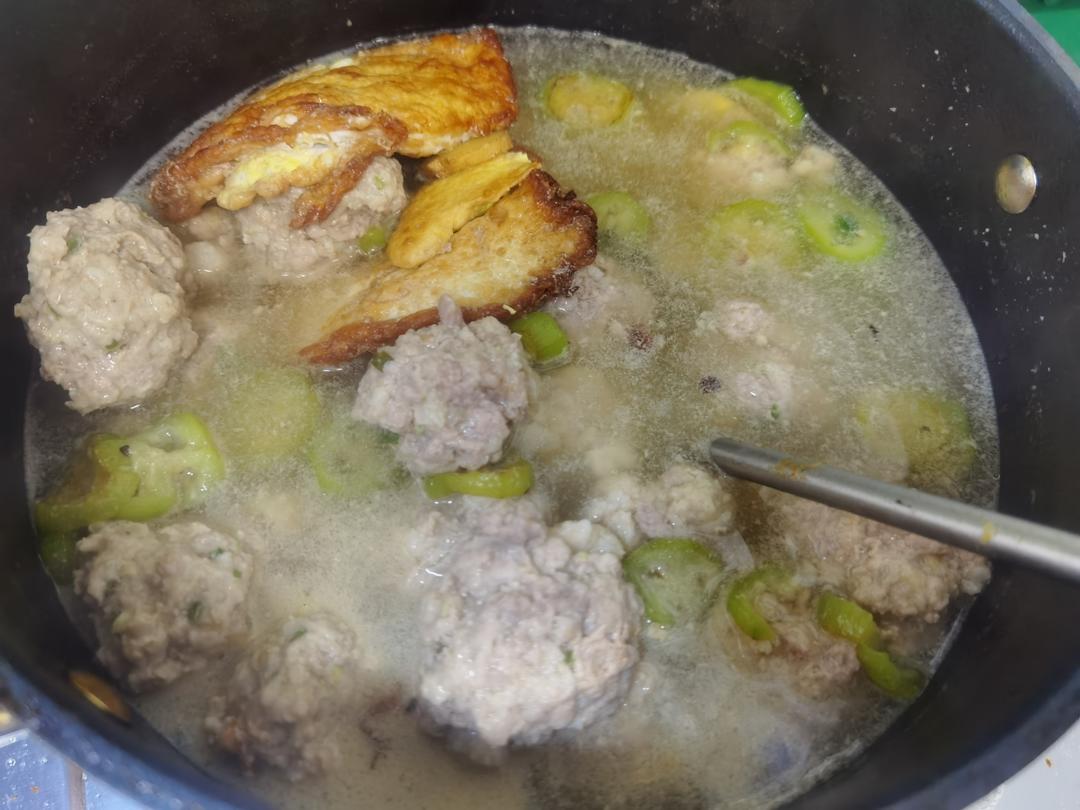豌豆尖肉丸子汤