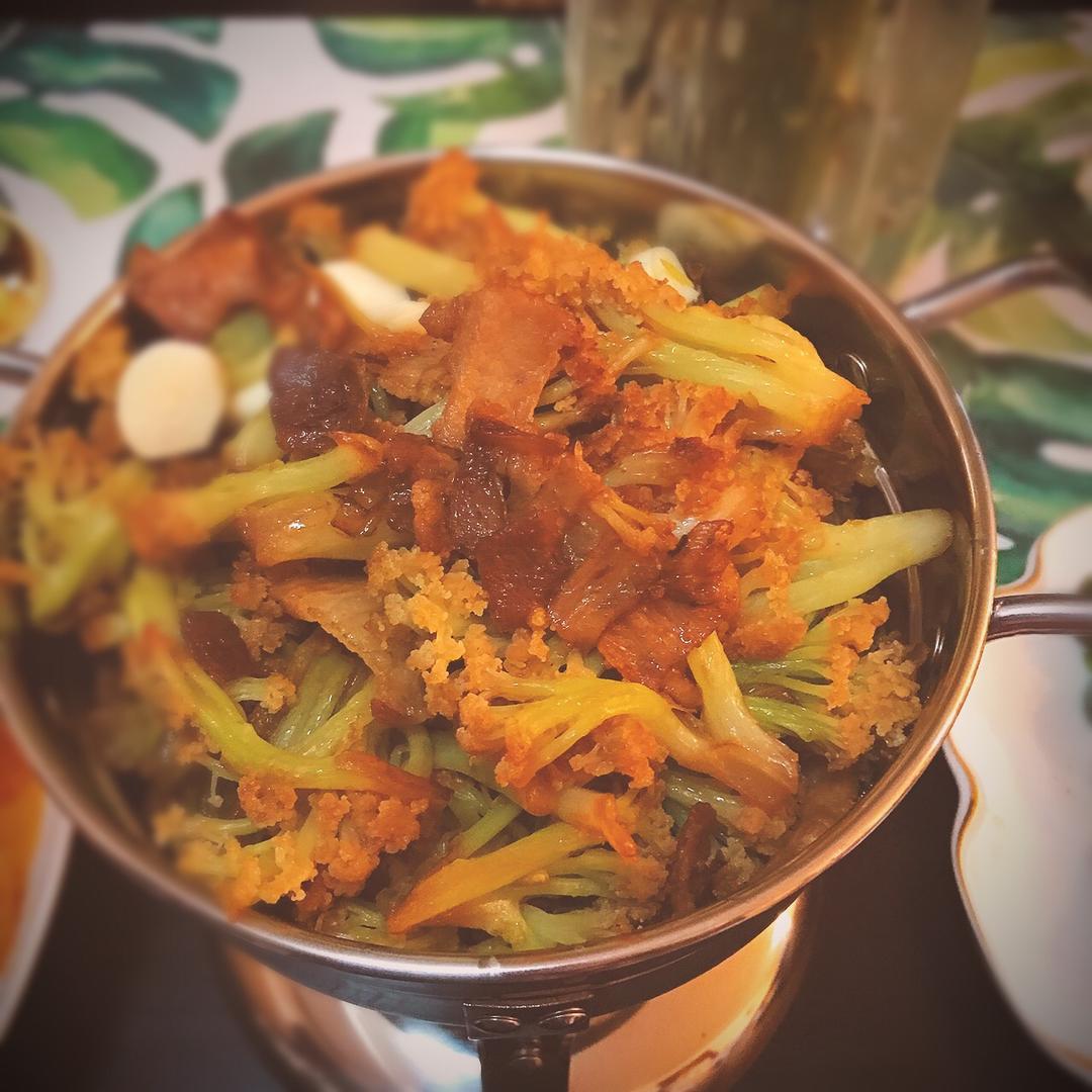饭店必点的干锅花菜，是这么做出来的。