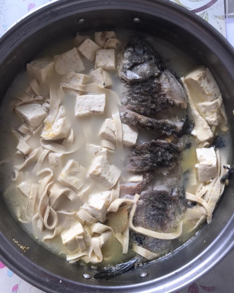 鲫鱼豆腐汤