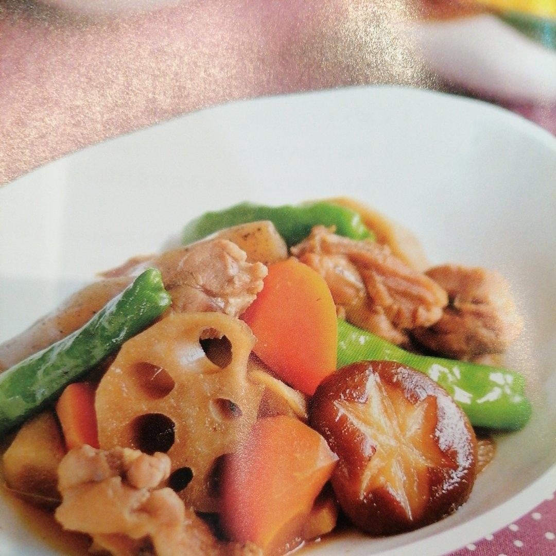 炖鸡肉+海带汤+南瓜沙拉的做法