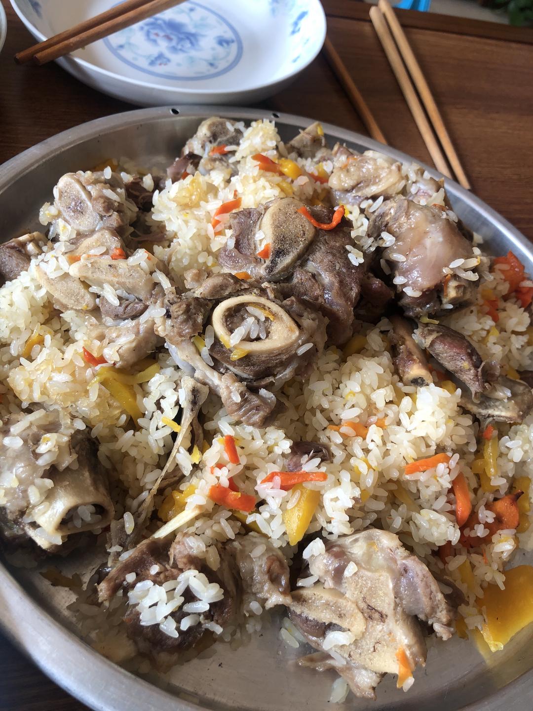 传统新疆家庭电饭锅版手抓饭