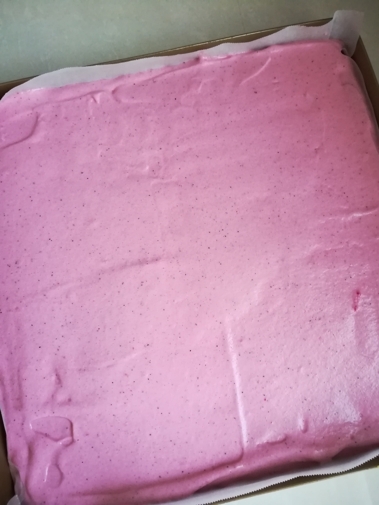 粉粉嫩嫩的火龙果蛋糕卷(无油版)的做法 步骤6