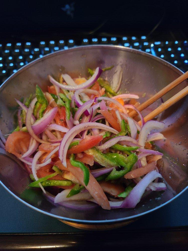 新疆老虎菜也叫皮辣红