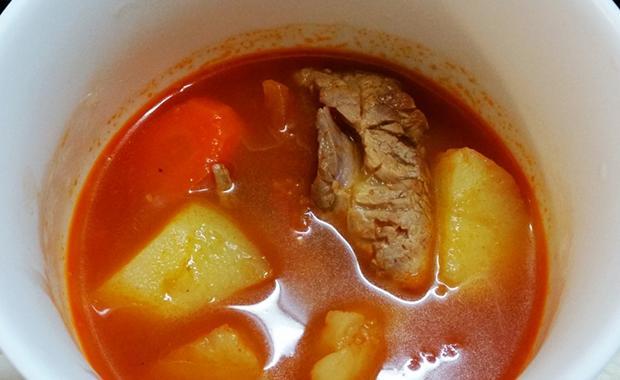 番茄胡萝卜骨头汤的做法