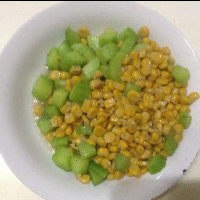 胡萝卜玉米炒黄瓜