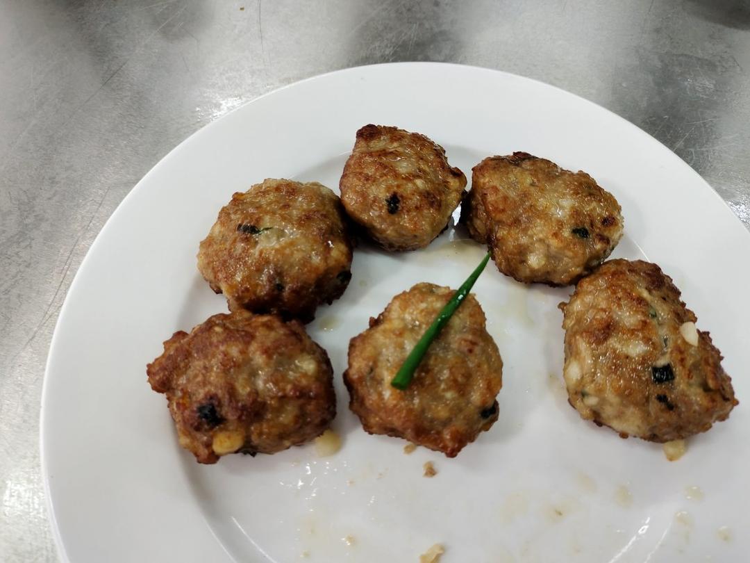 香煎无骨鸡腿（鸡腿去骨方法）