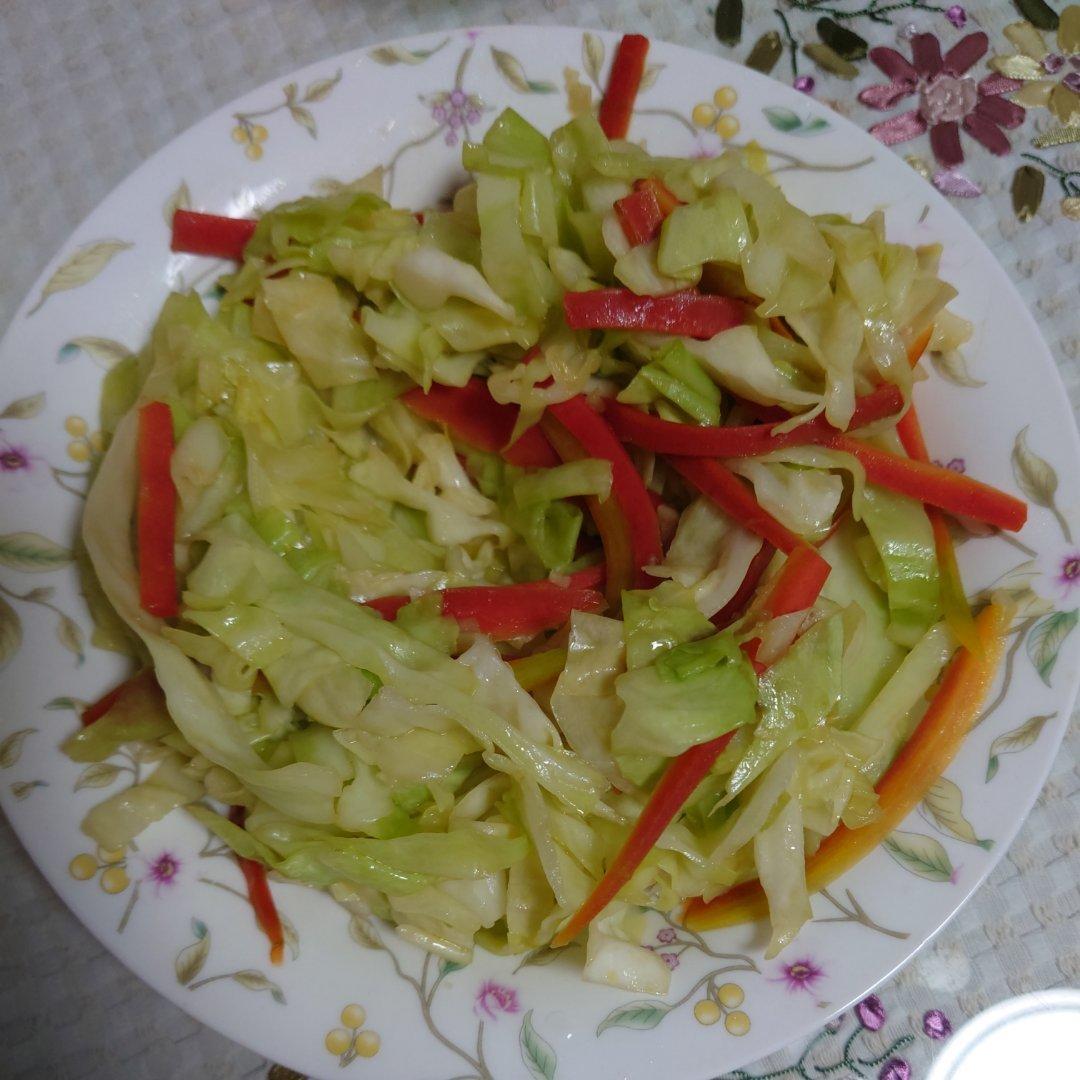 快手素炒圆白菜胡萝卜丝