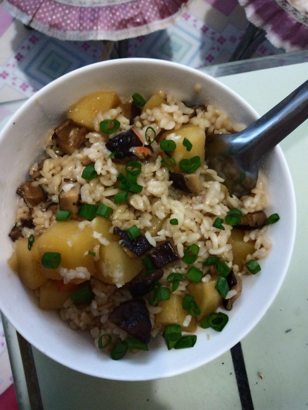 香菇土豆🥔焖饭