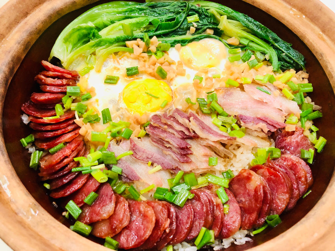 广式腊味煲仔饭