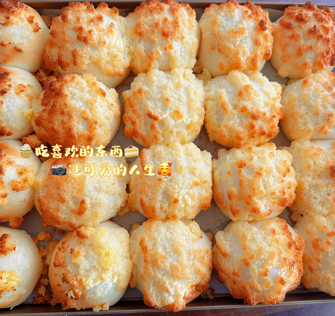 椰蓉小餐包。柔软拉丝，椰香浓郁