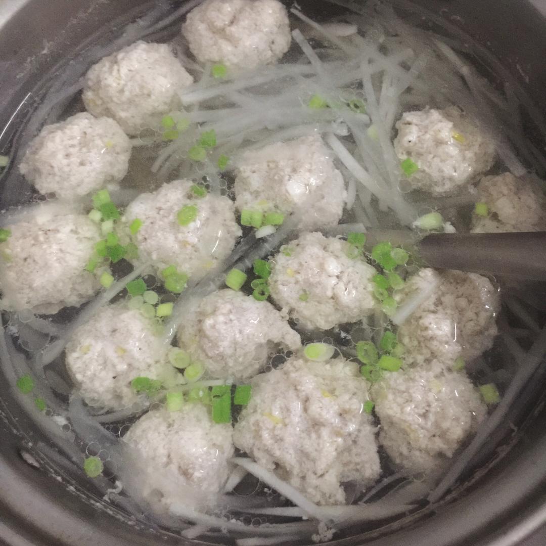 【10分钟系列】白萝卜豆腐圆子汤