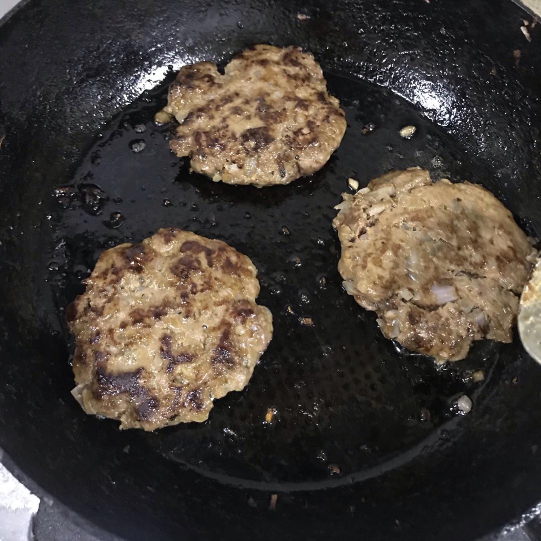 常备餐之好吃多汁的汉堡牛肉饼
