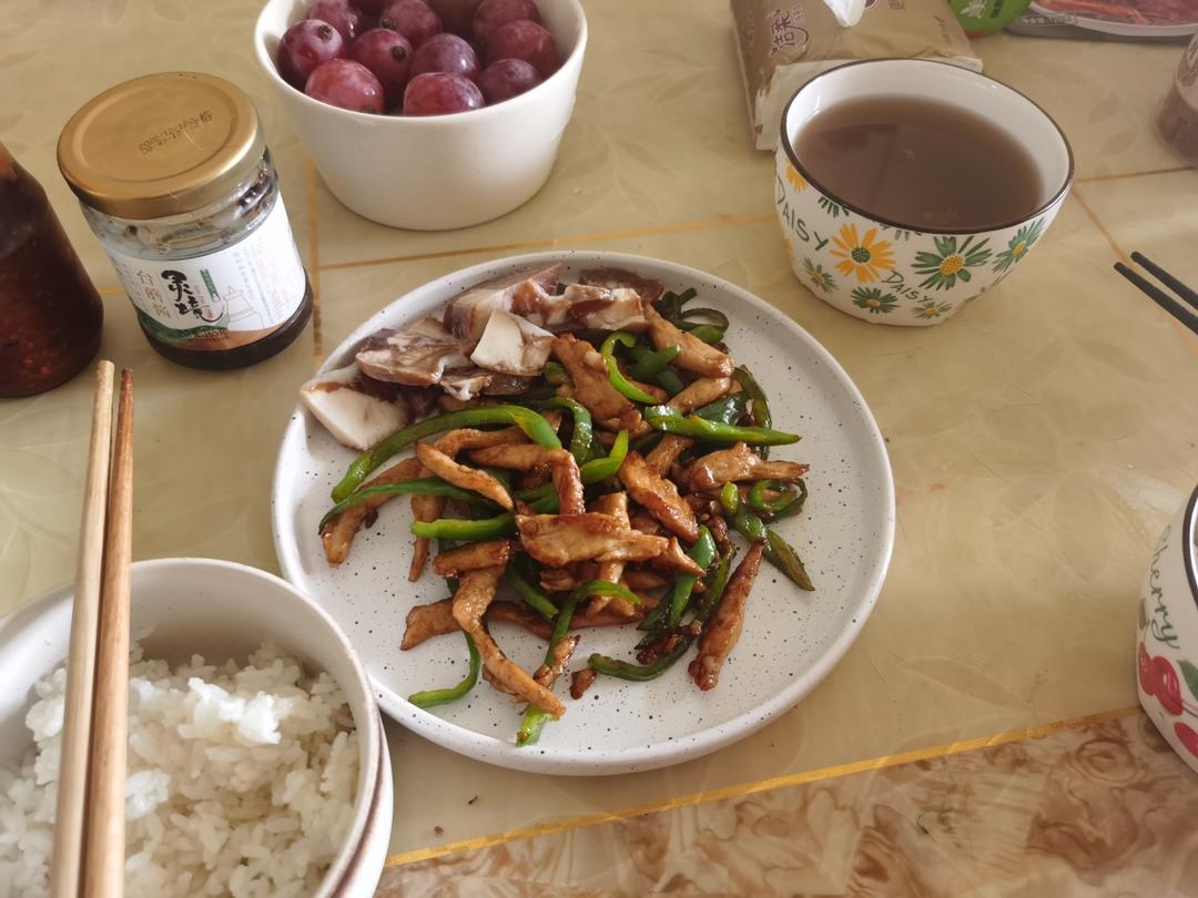 巨好吃的青椒炒鸡胸肉丝，超下饭