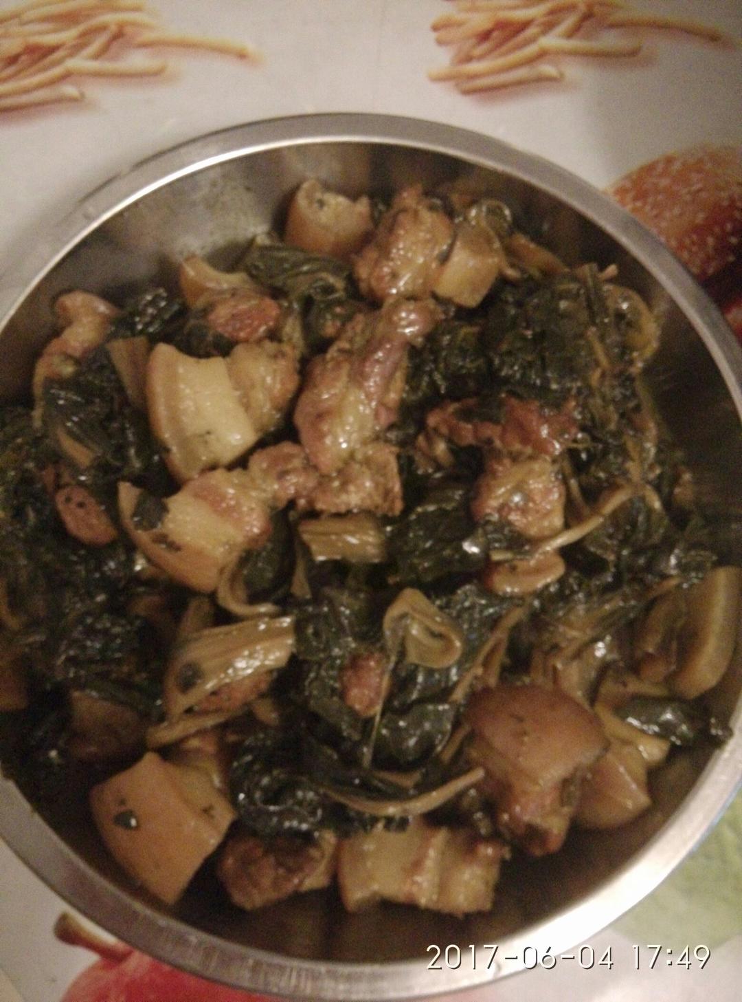 菜干焖五花肉