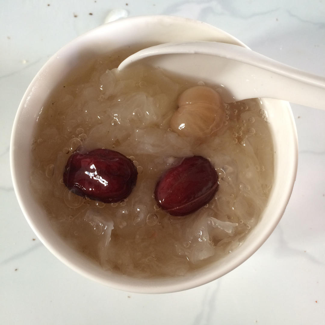 红枣银耳莲子羹