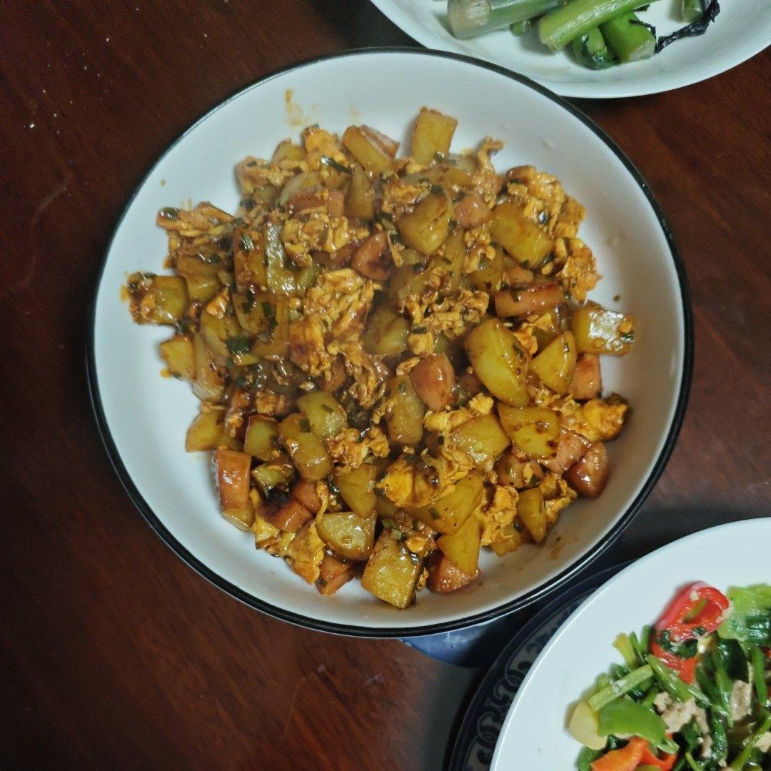 ✅挑战365天晚餐不重样第76天:烤肠鸡蛋土豆烩饭‼️