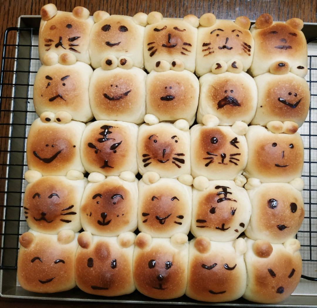 蜜红豆挤挤卡通小面包