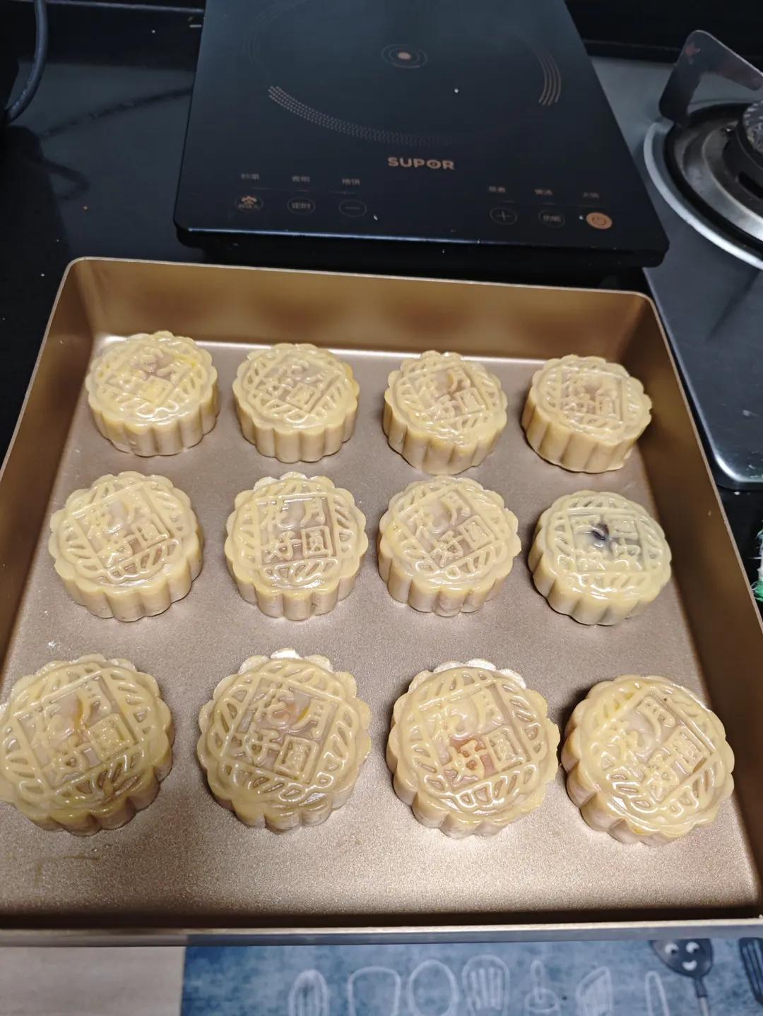 广式月饼(莲蓉/香芋/奶黄/黑芝麻馅/50克  ，回油快、不裂口)