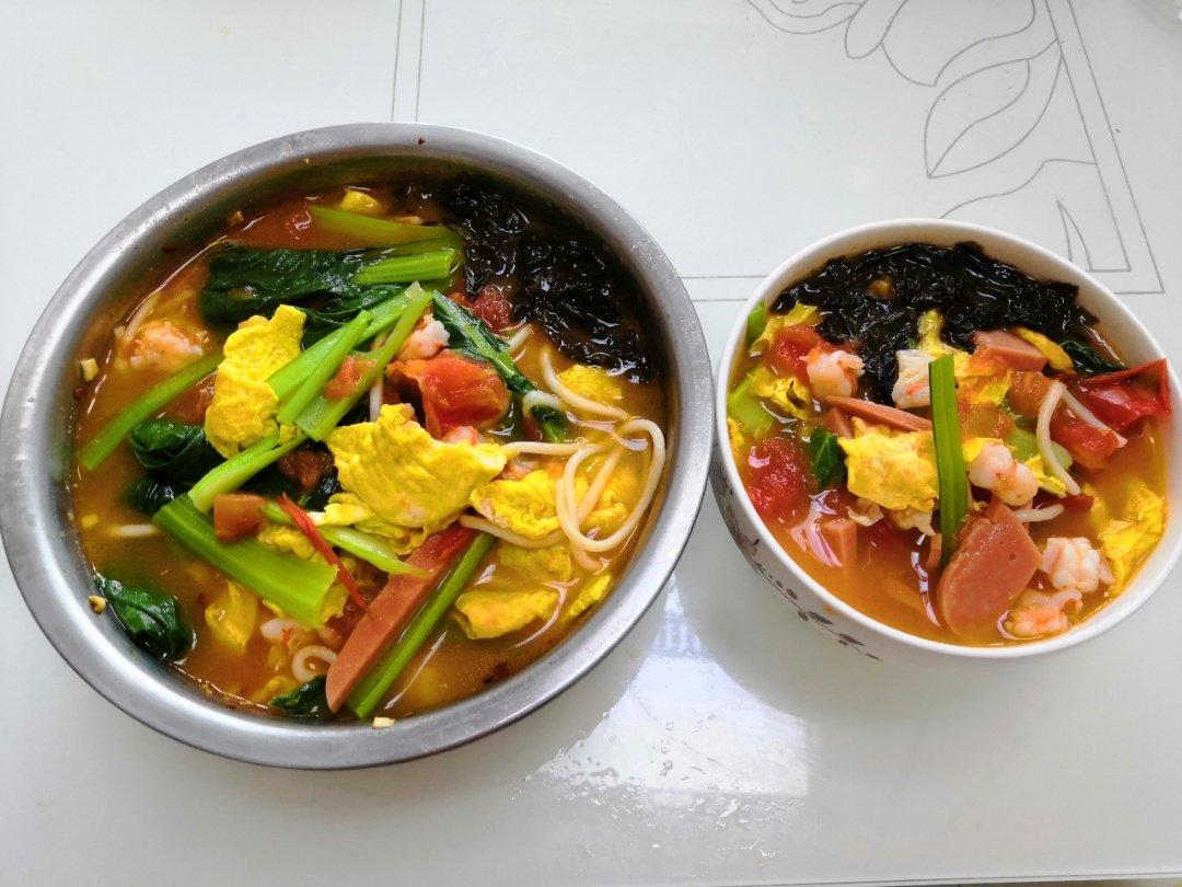 最家常的普通汤面——西红柿鸡蛋龙须面