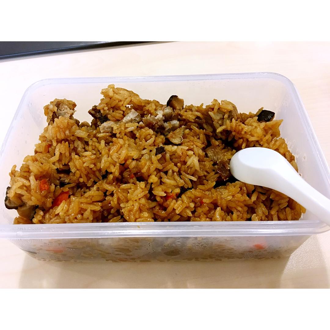 喷香排骨焖饭（爆好吃）