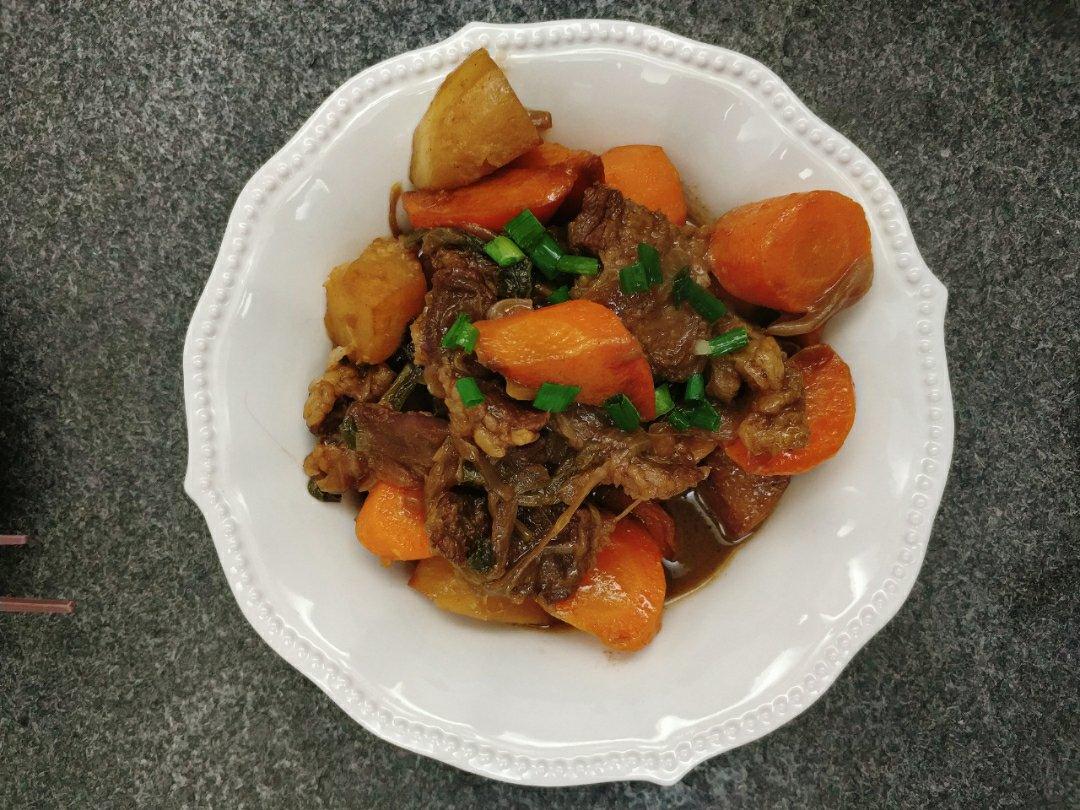 沙沙土豆胡萝卜炖牛肉