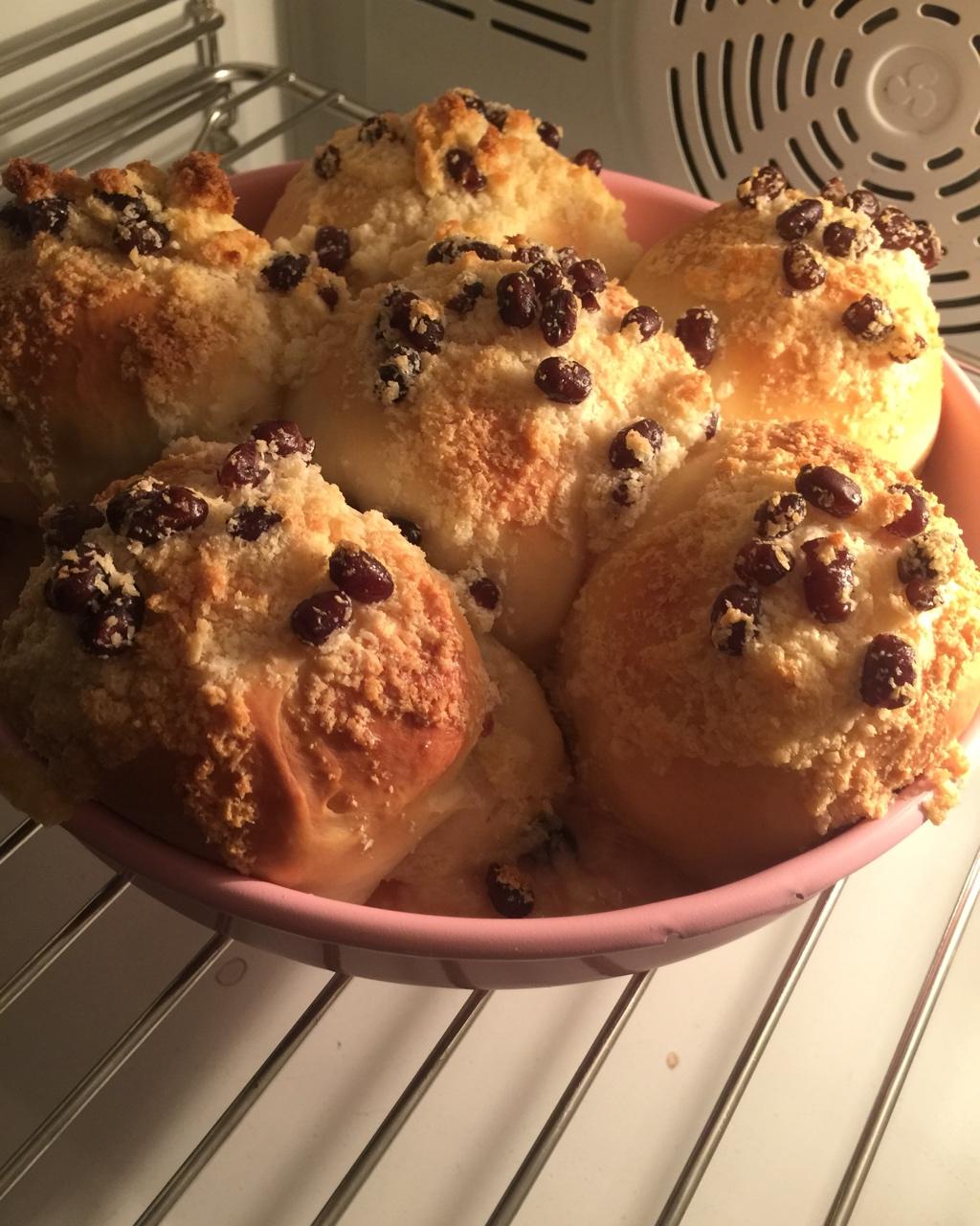 椰蓉蜜豆泡浆面包