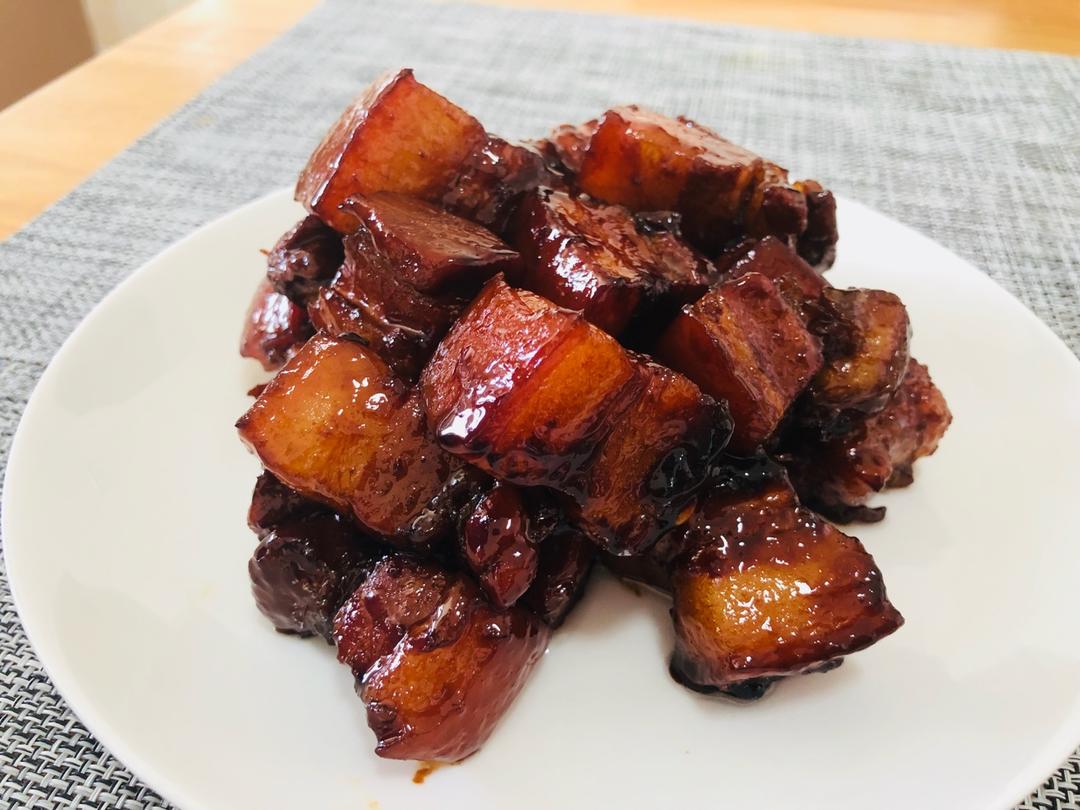 吃着碗里望着锅里的红烧肉