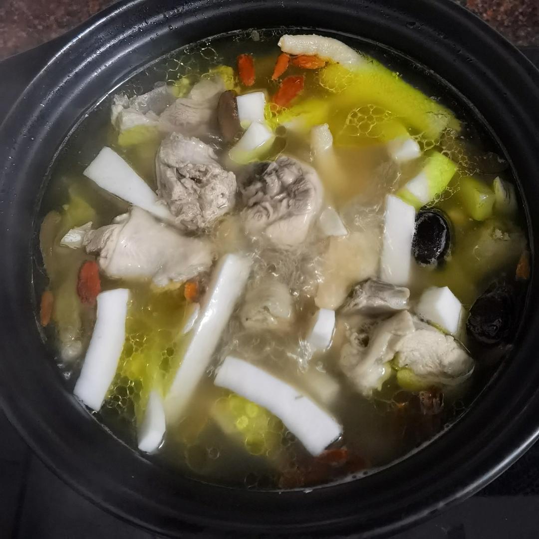 羊肚菌椰子鸡汤