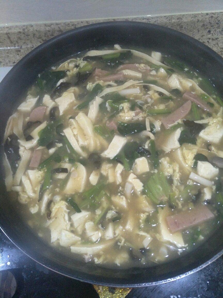 鲜掉眉毛的菌菇豆腐汤
