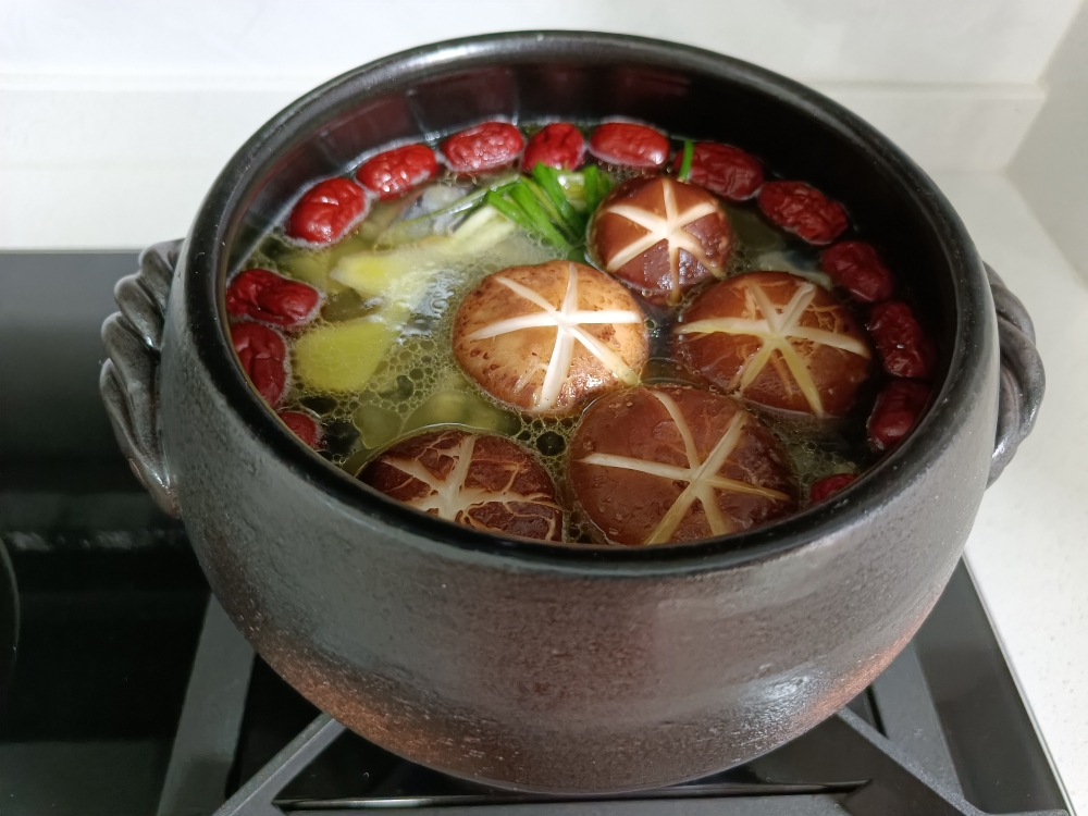 乌鸡红枣枸杞汤的做法 步骤6
