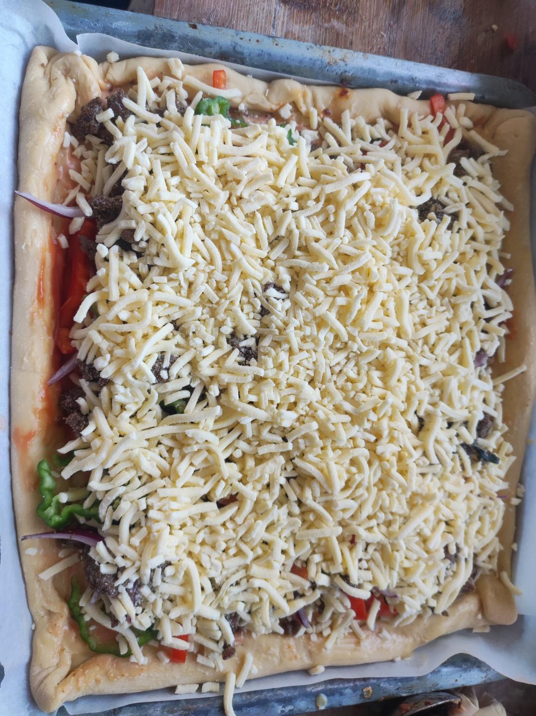 含宣软饼皮做法、自己在家也能做出馅料十足、超拉丝的美味诱人披萨