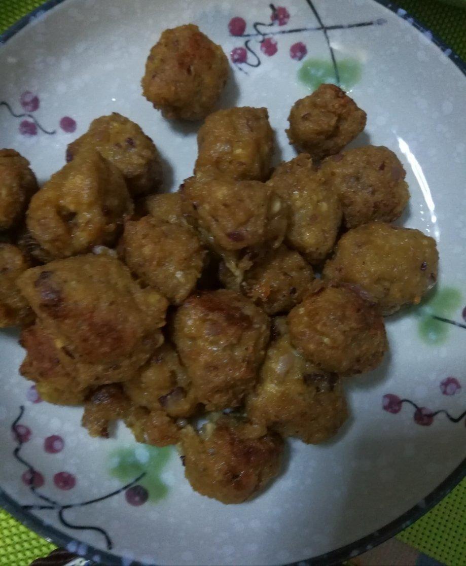香炸豆腐肉丸子