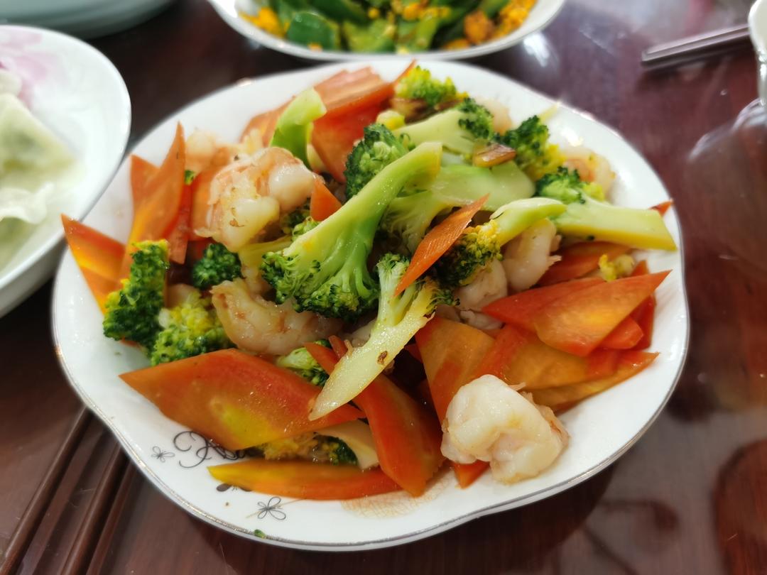 西兰花胡萝卜炒虾仁