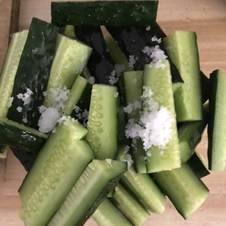 夏日最佳下饭菜 呛拌黄瓜的做法 步骤2