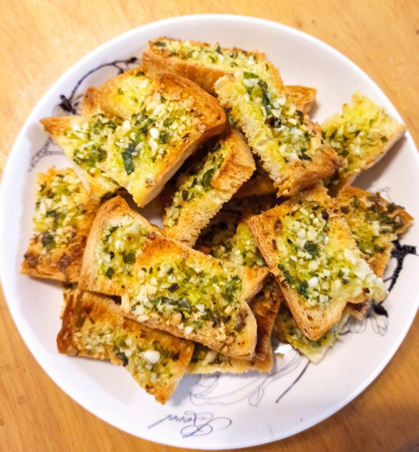 ak478879做的蒜香烤面包片