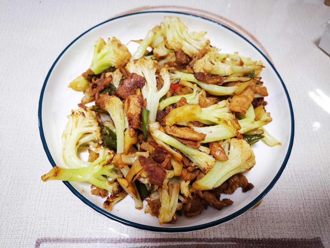 每次下馆子必点的脆脆的干锅花菜🙋