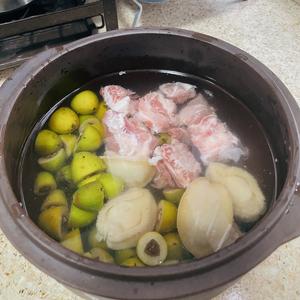鲍鱼干橄榄汤的做法 步骤2