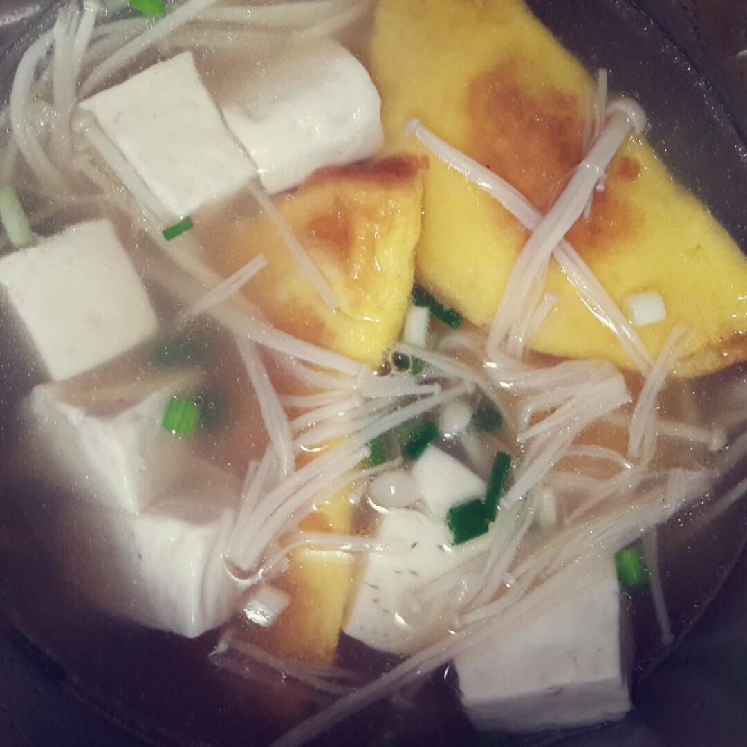 金针菇豆腐肉片汤