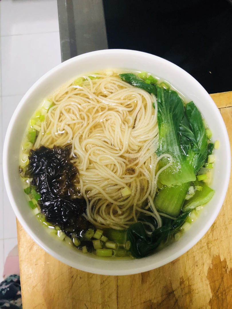 生活可以丰富多彩做的十分钟搞定的热汤面