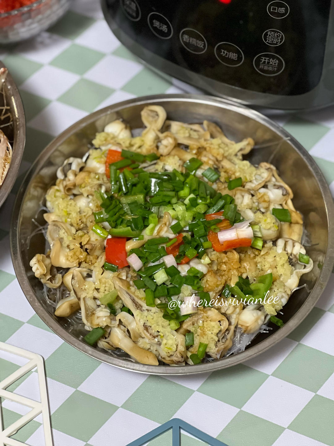 金银蒜粉丝蒸圣子