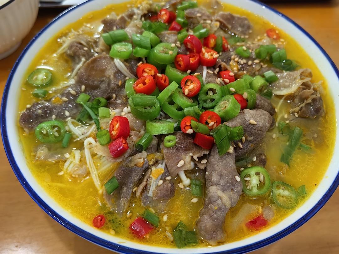 金汤肥牛（千万别放太多黄灯笼酱!!!辣死了!!!!）